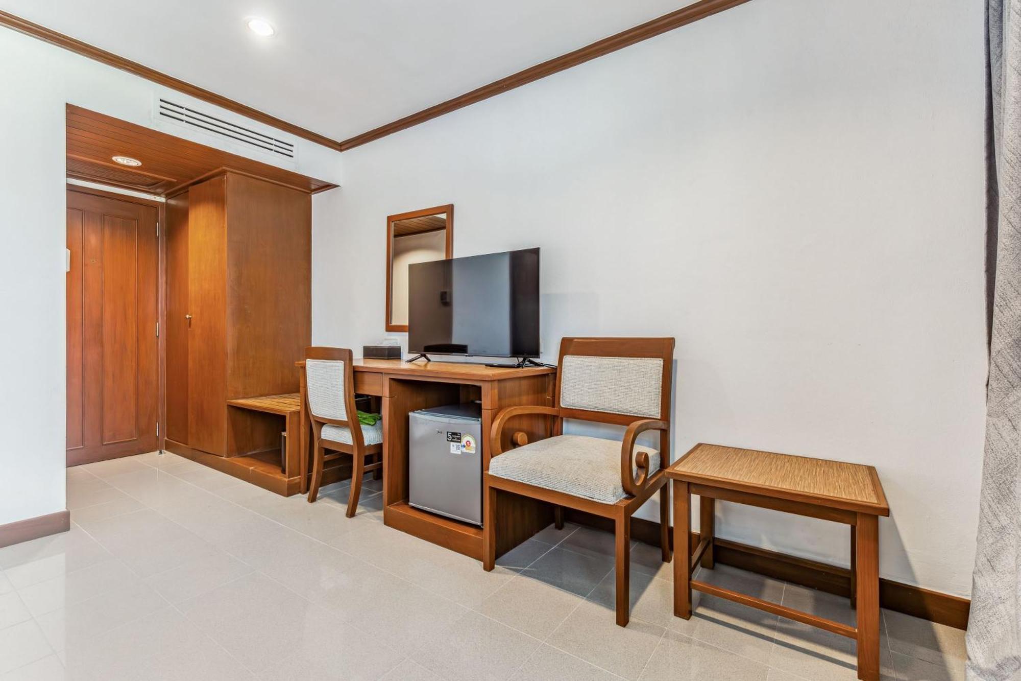Rattana Beach Hotel Karon الغرفة الصورة