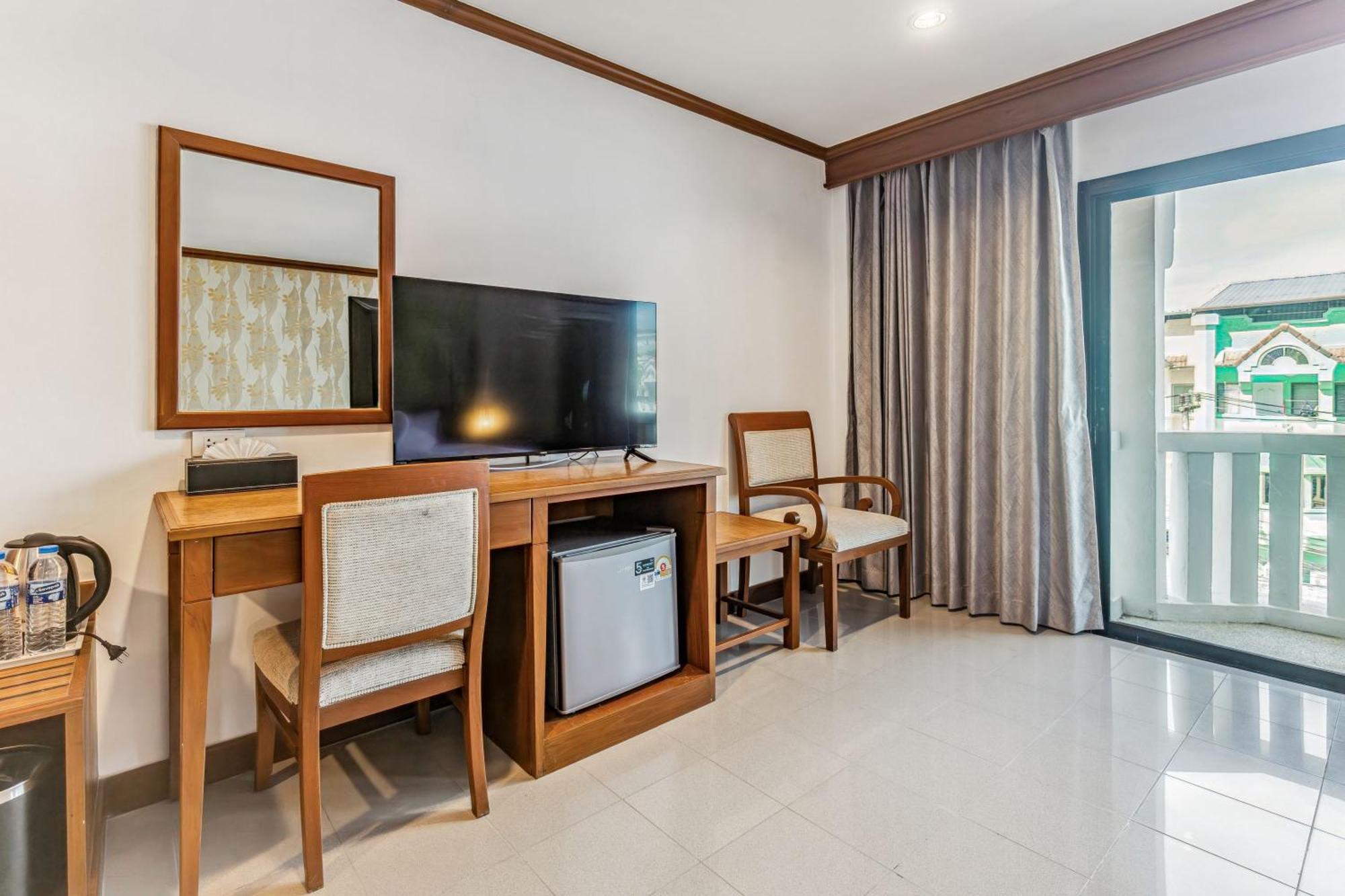 Rattana Beach Hotel Karon الغرفة الصورة