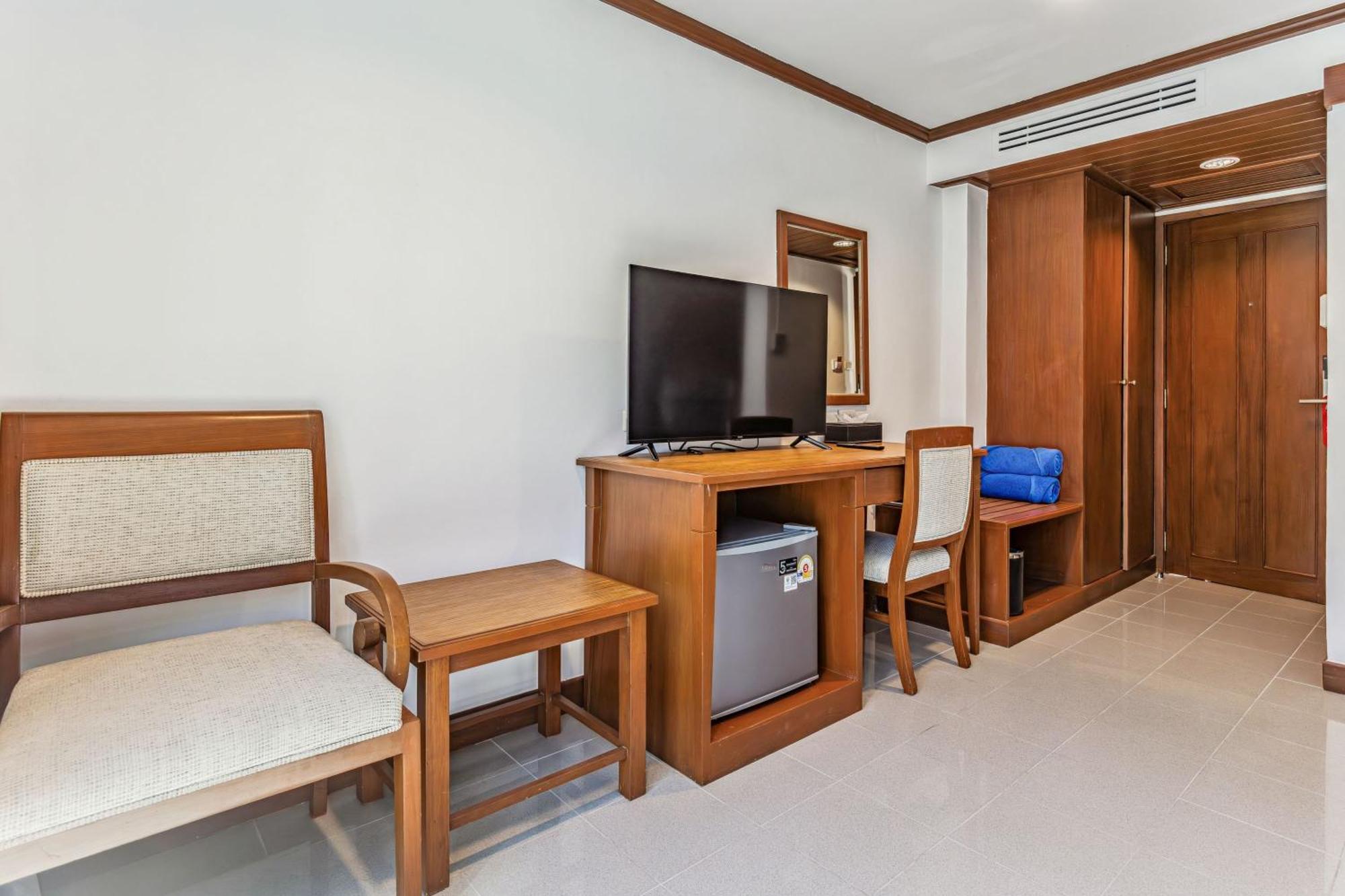 Rattana Beach Hotel Karon الغرفة الصورة