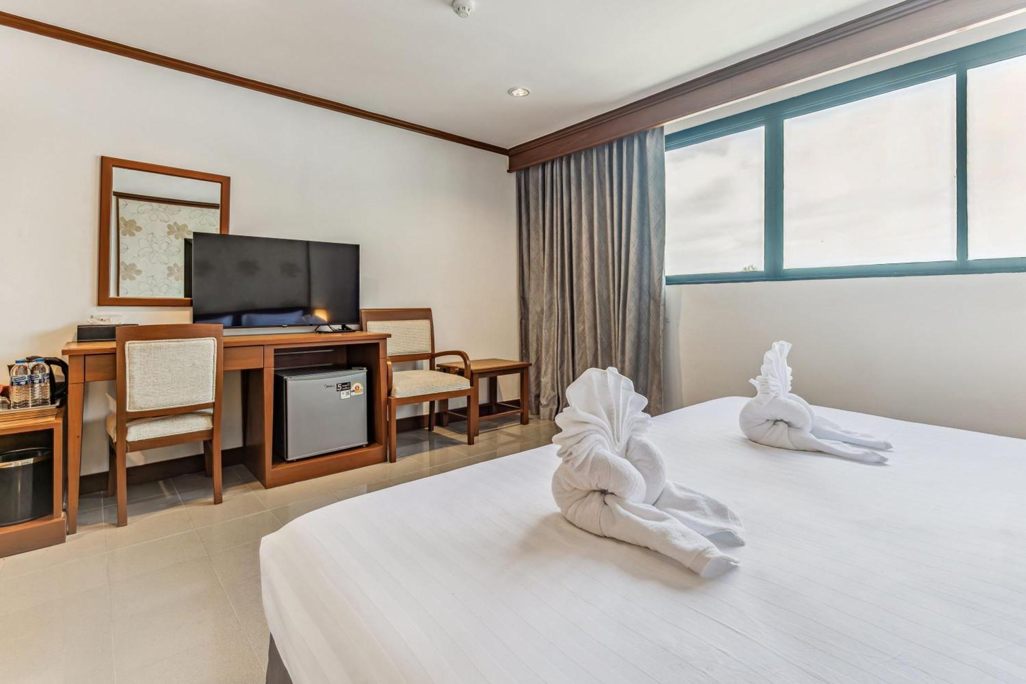 Rattana Beach Hotel Karon الغرفة الصورة